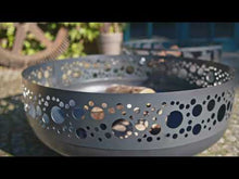 Laden und Abspielen von Videos im Galerie-Viewer, Cook King Feuerschale FOREST Ø 80 cm – Massiver Naturstahl, handgefertigt in Europa - Produktvideo